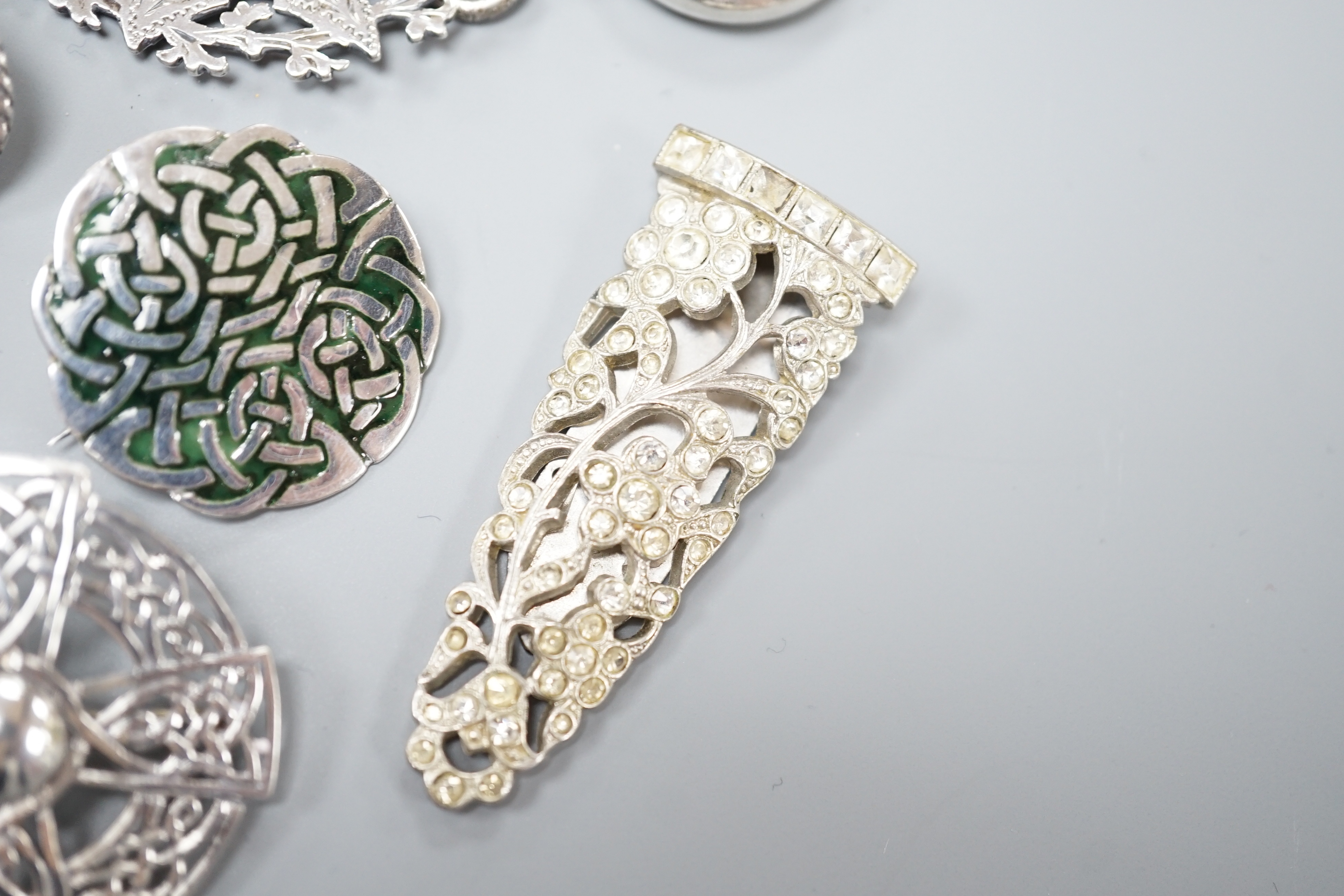 A modern Simon Beer of Lewes open bangle and silver band and assorted sundry jewellery.